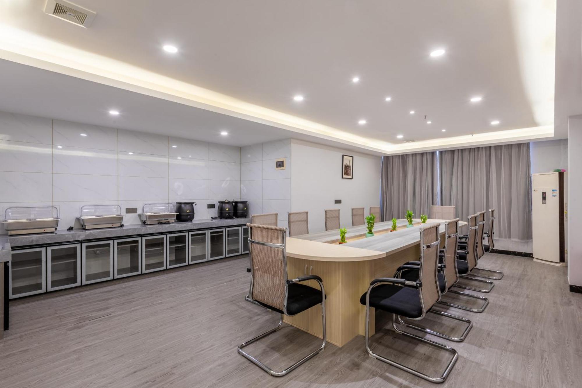 Huahang Hotel - Guangzhou Baiyun International Airport - Free Airport Shuttle Bus Εξωτερικό φωτογραφία