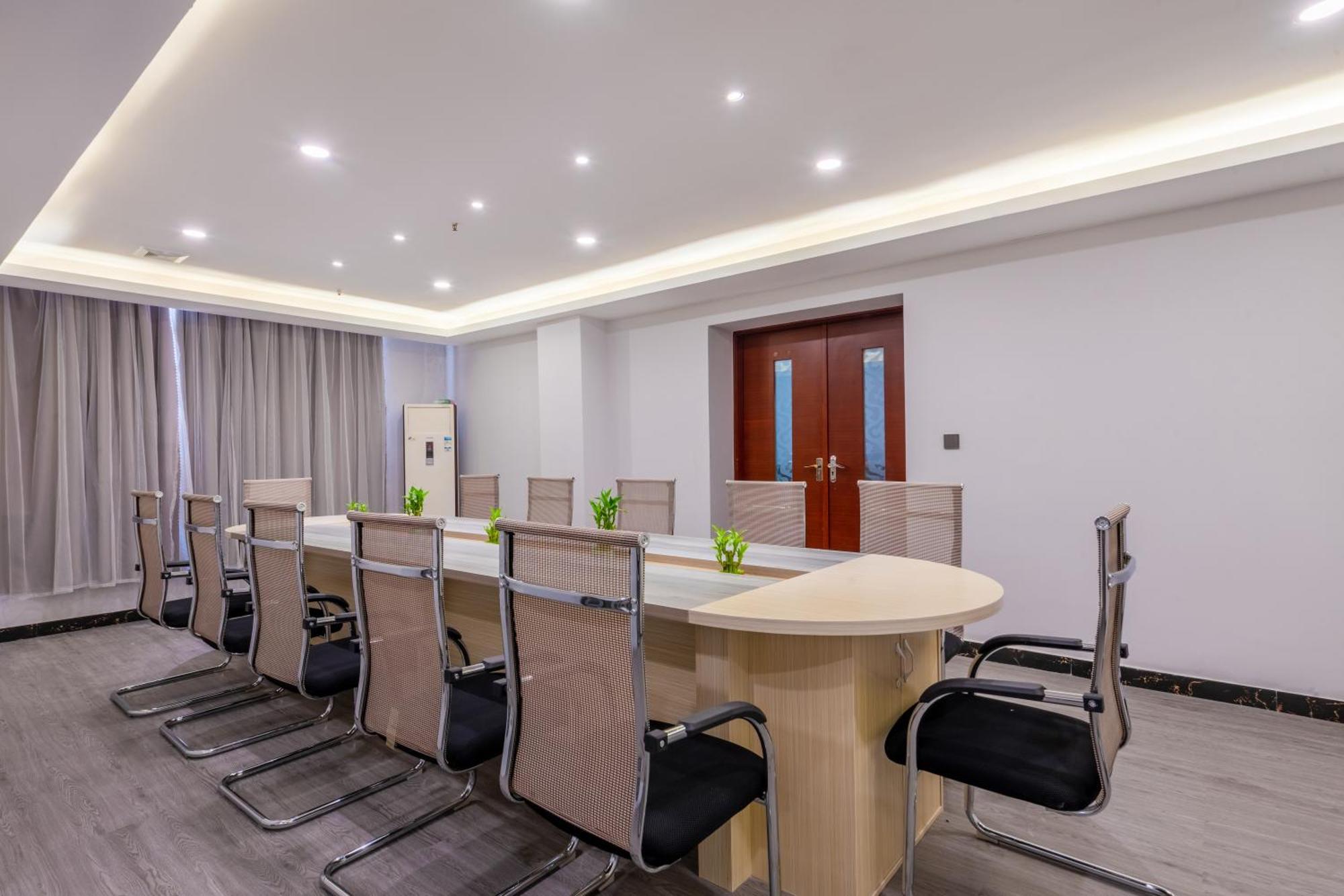 Huahang Hotel - Guangzhou Baiyun International Airport - Free Airport Shuttle Bus Εξωτερικό φωτογραφία